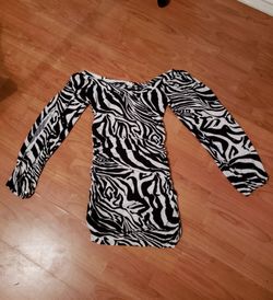 Animal print dress with slit sleeves