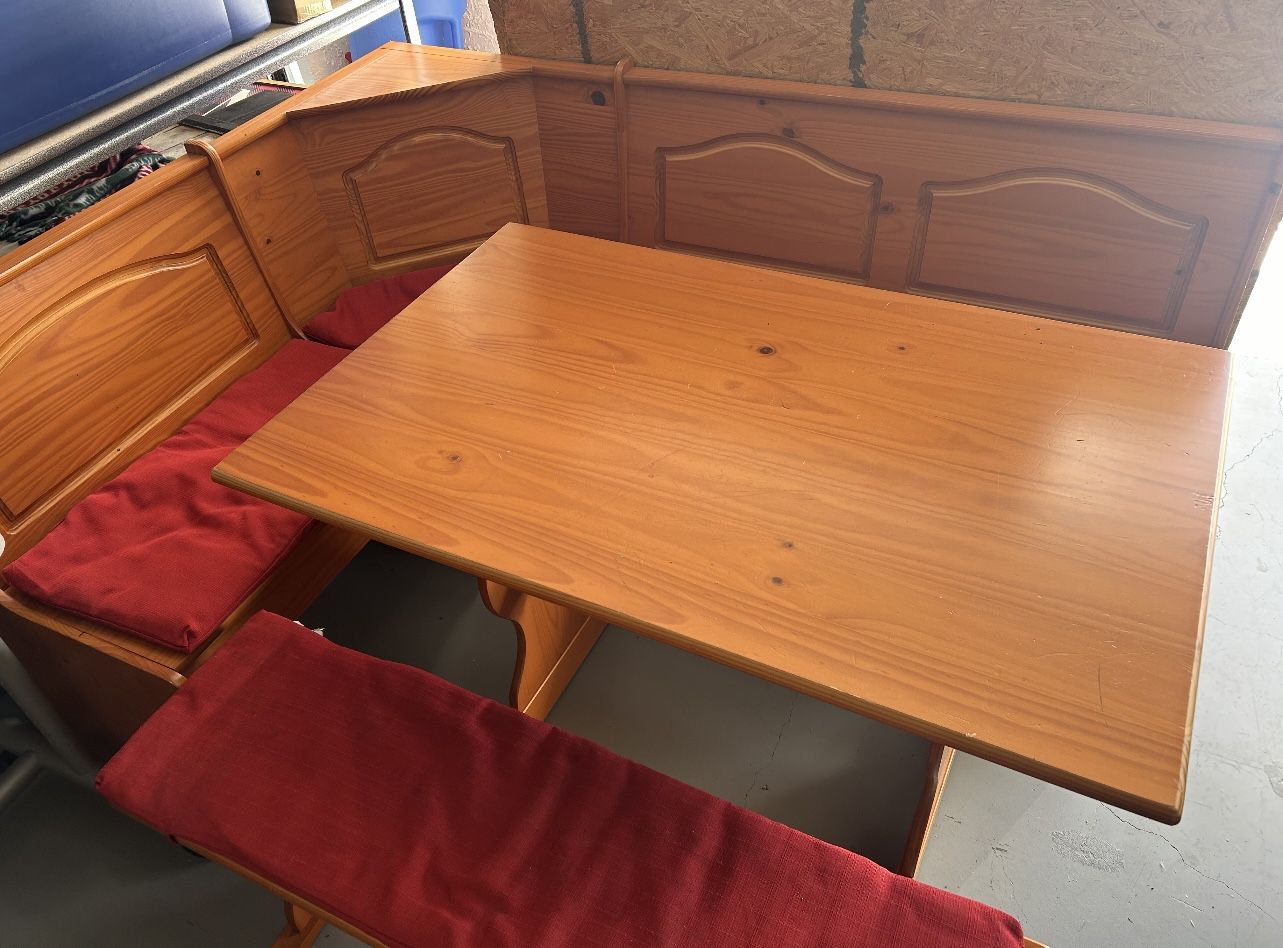 Table/breakfast Nook