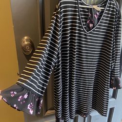 Black Striped With Floral Print Top Size 4x 28/30