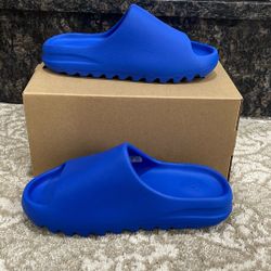 Yeezy Slides Size 9