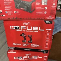 (1) Milwaukee Combo Taladro M18 Set