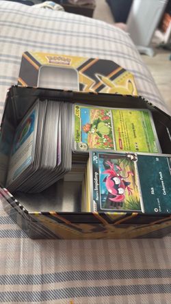 Pokémon bulk common cards with a few reverse cards