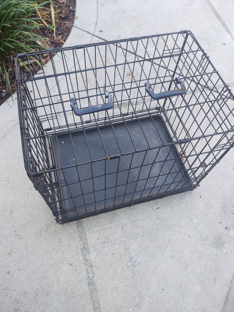 Dog Crate  ( Smaller Dogs)