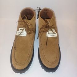 Size 9 Men's boots suede