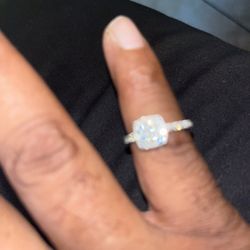14 karat white gold diamond engagement ring