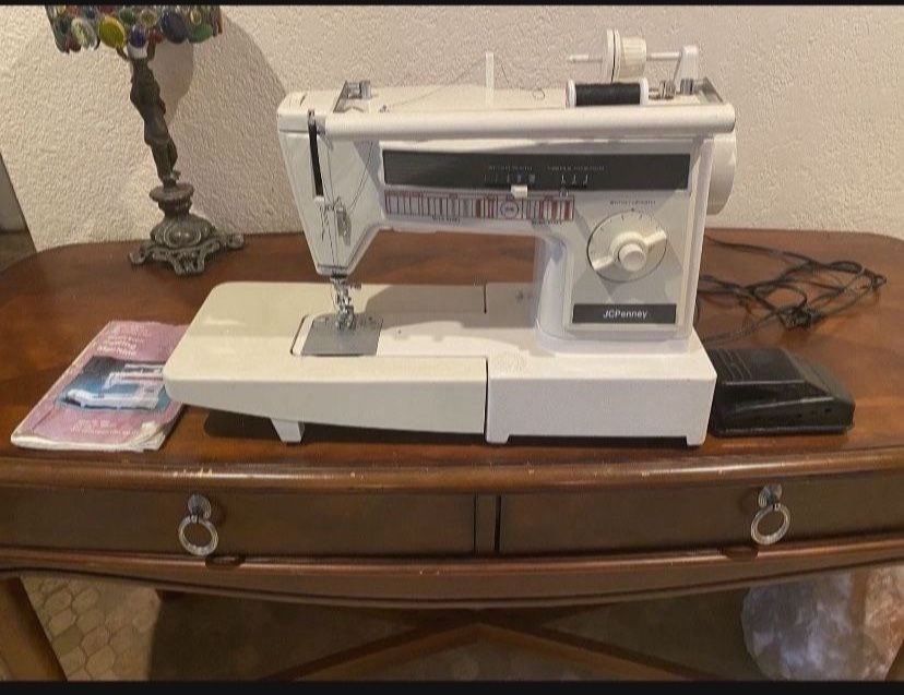 JC Penny Sewing Machine Zigzag And Straight Stitch