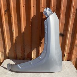 Front Fender Toyota Rav4 Left Driving Side. OEM. 2019-2020-2021-2022-2023-2024-2025-2026. Good condition.