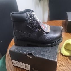 Timberland premium waterproof boots size 5.5 y brand new