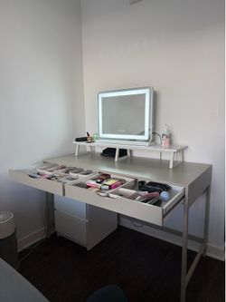Desk/ vanity