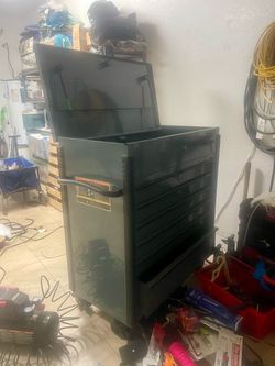 SNAP ON TOOL BOX