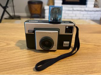 Kodak Hawkeye Instamatic X Vintage 126 Film Camera w/ GE Magicube Flash – Untested