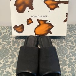 Donald Pliner Black Elastic Top. Size 8 1/2 
