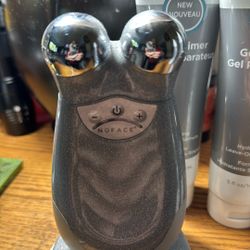 Nuface Trinity Pro Facial Toning Devive