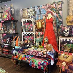 4Ever paisley Boutique Closing Last Day