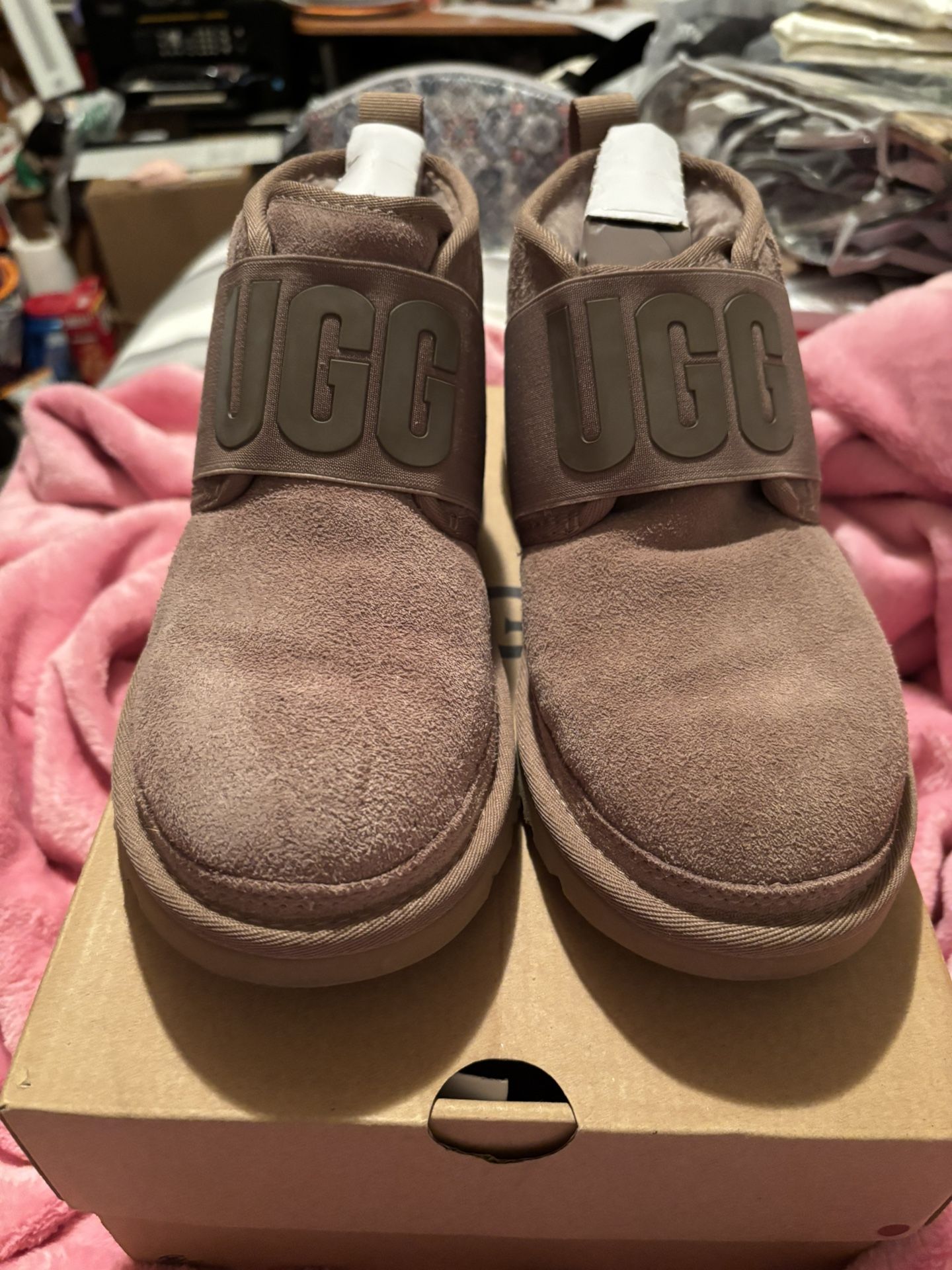 New Uggs Size 6 Women’s