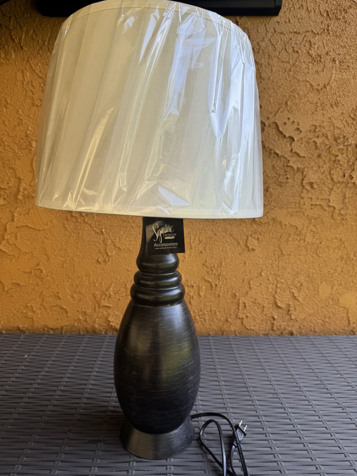 ASHLEE FURNITURE NIGHTSTAND LAMP