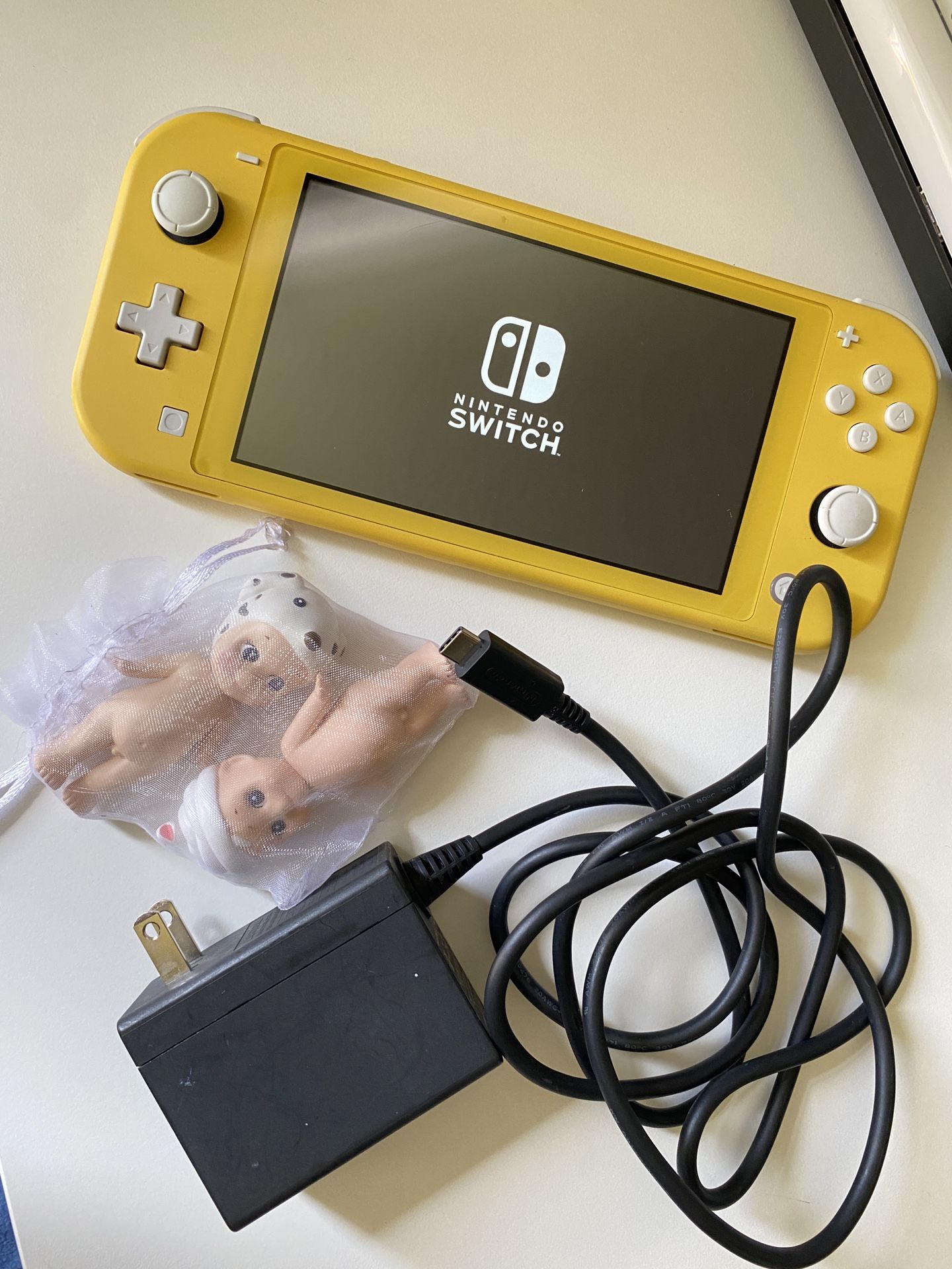 Switch Lite In Yellow (+bonus Sonny Angels)