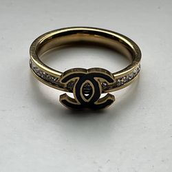 Cute designer ring rhinestones CC gold black