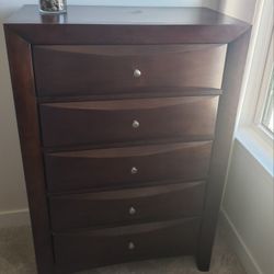 Dark Wood 5-Drawer Dresser