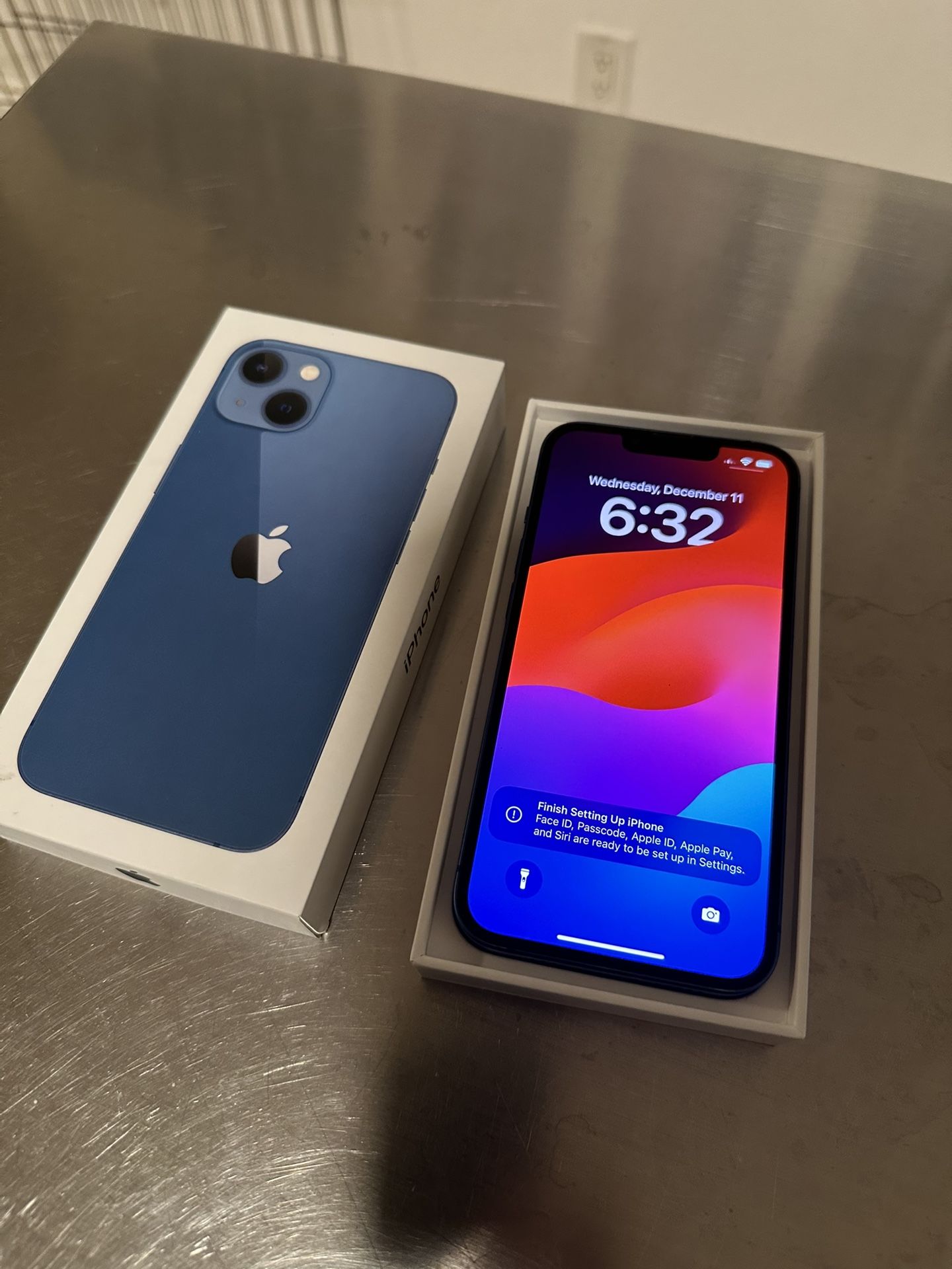 Like New blue iPhone 13 128gb Unlocked 96% battery health