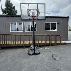 FREE BASKETBALL HOOP