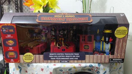 Hollywood Studios Mickey and Minnie's Runaway Railway RC Train Set
