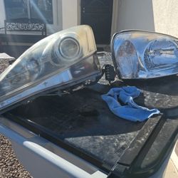 2 Headlights Santa Fe . Lexus I250