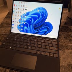 Microsoft Surface Pro 8 – 256GB SSD / 16GB RAM