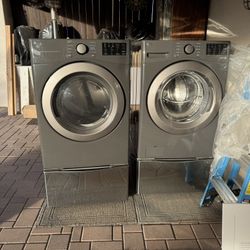 LG Washer Dryer(Electric) WITH pedestals