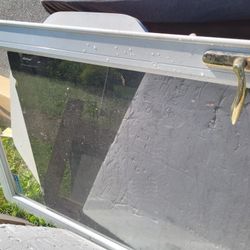 Storm Door glass https://offerup.com/redirect/?o=b25seS5ubw== screen.