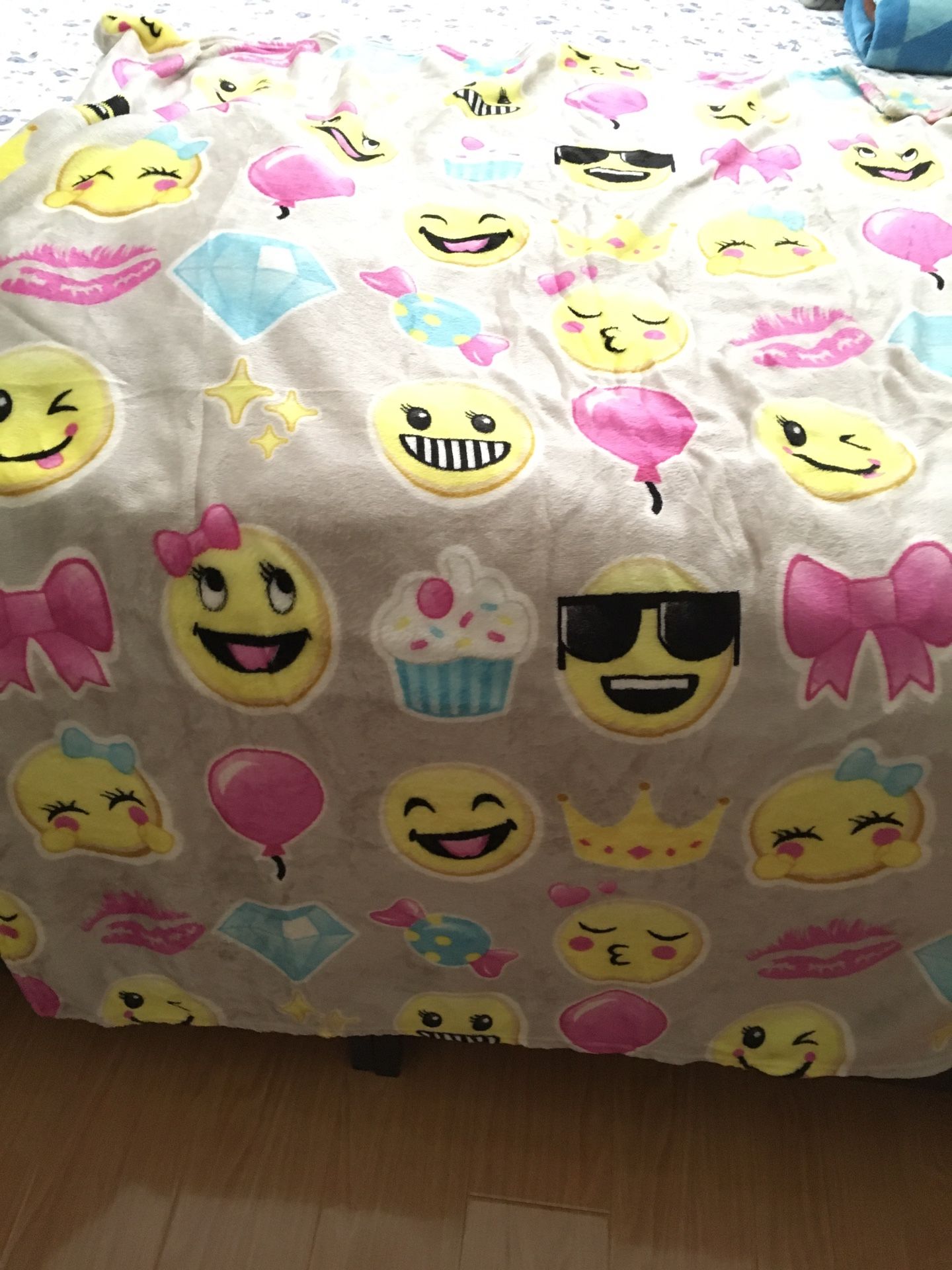 Emoji Throw Blanket 47 Inch By 60 Inch $4