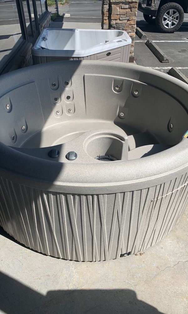 New Plug and Play Hot Tub, any outlet works!(110v)(read full post) for