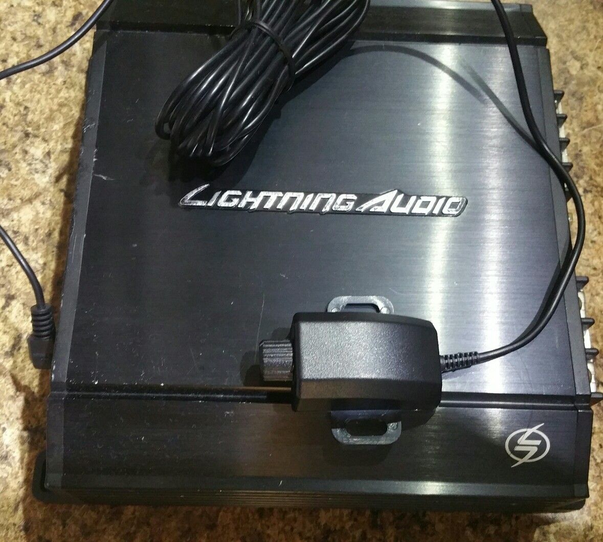 Lightning Audio L-1500D 1000 Watts Mono Channel Car Amplifier with wire bass knob control. Continuous Power Rating 500(RMS):