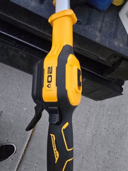 DEWALT 20VOLT BRUSHLESS WEEDEATER