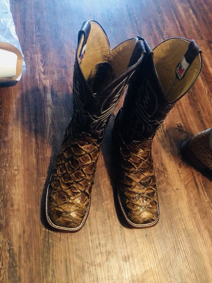Botas pescado pirarucu talla 9.5