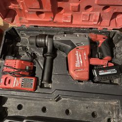 Milwaukee Rotary Drill Kit 