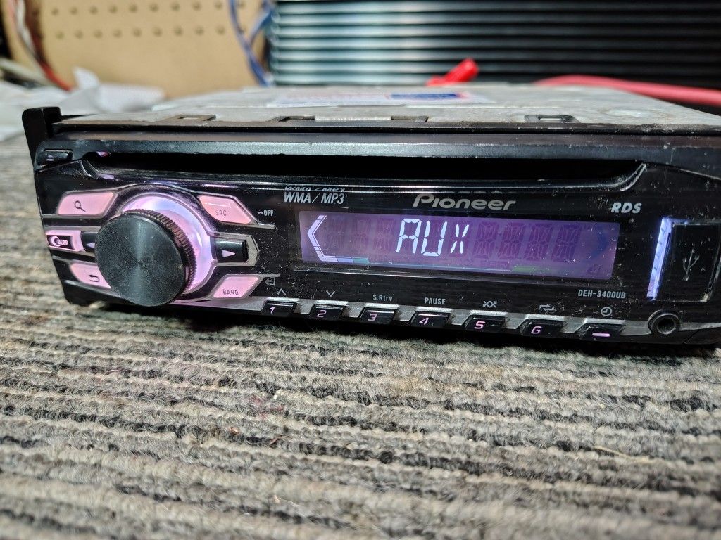 Pioneer DEH-3400UB
CD receiver USB And Auxiliary