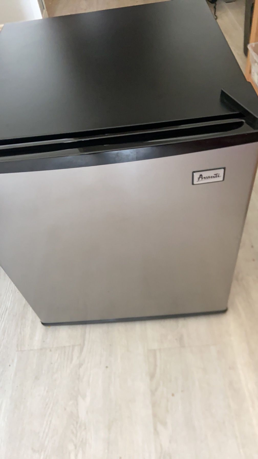 Avanti mini fridge