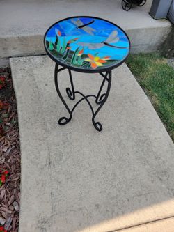 Table / plant stand