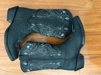 La sierra black boots women size 8.5