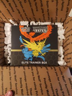 Pokemon Hidden Fates Elite Trianer Box