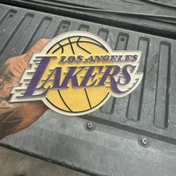 Lakers Para Ponerse Atrás Del Carro 🚗