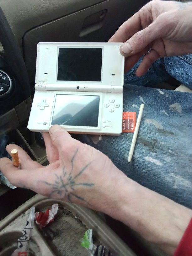 2008 Nintendo DS With Stylus And 256 MB Memory Stick Pro 