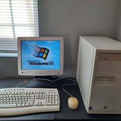  Windows 98 Computer 