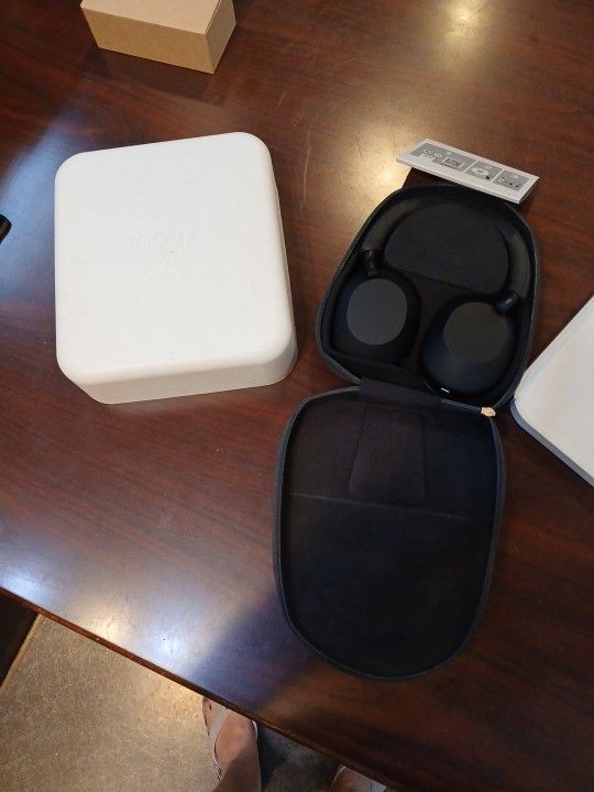 Brand New Sony 1000X Series Noise Canceling Headset