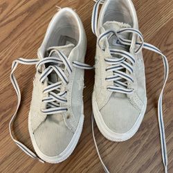 Women’s Converse One Star Pro Low Tops Size 5.5