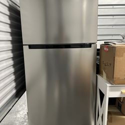 Refrigerator- Excellent Condition 