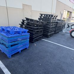 76 Small Plastic Stackable Pallets