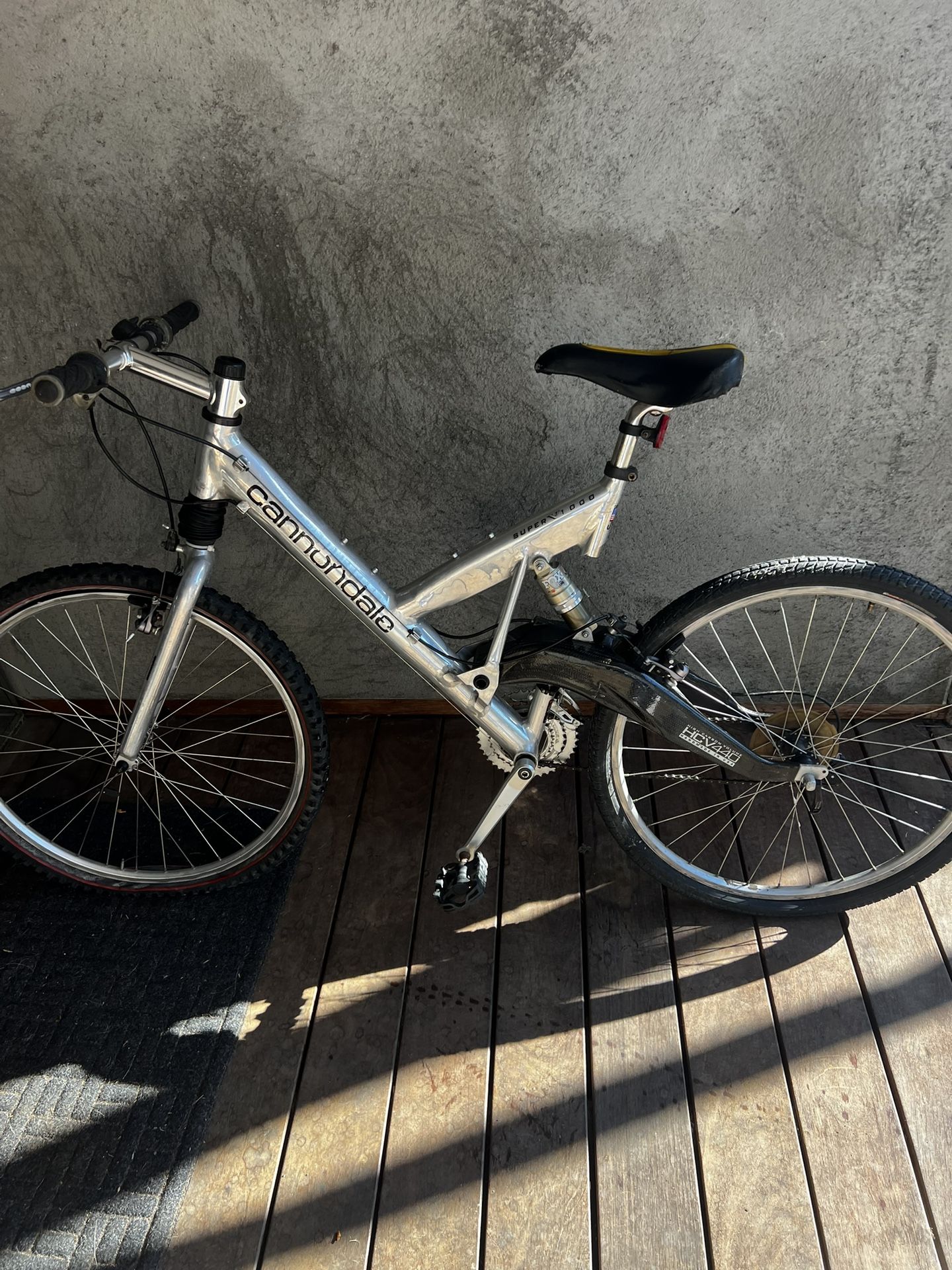 1995 Cannondale Super V HCV 440 full suspension mountain bike- great condition (front popped tire) HMU OPEN TO OFFERS‼️‼️