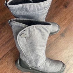 Like New CROCS Woman’s Boots Fleece Lined , Size 7